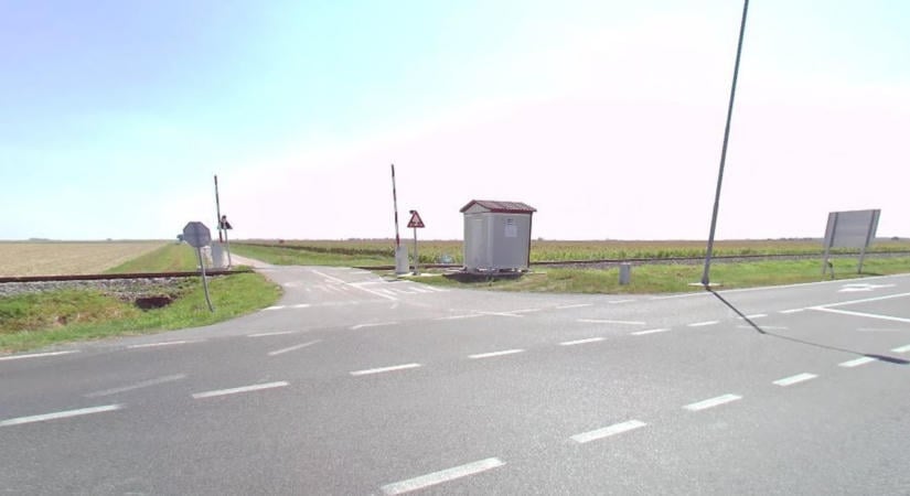 Halálos baleset: Nem állt meg a STOP-táblánál, kamion rohant az autójába – meghalt a 84 éves sofőr