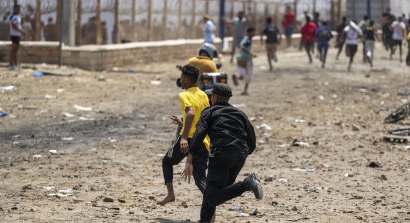 A spanyolok szerint 48 ezer ember már visszatért Marokkóba Ceutából