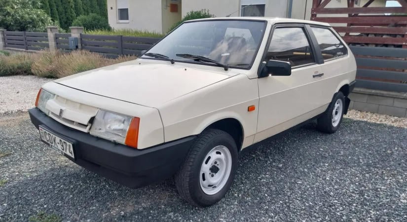 Keveset futott, Merkur-számlás Lada Samara került eladósorba