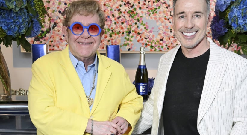 Így néznek ki most Elton John ritkán látott fiai: már 13 és 15 évesek