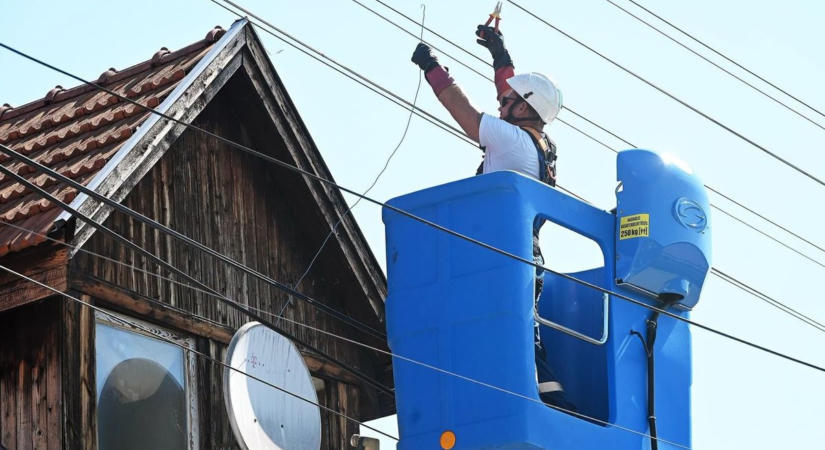 Hatalmas razziát tartottak Egerben: súlyos áramlopásokra derült fény két utcában is