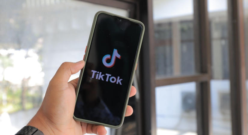Miért ne tiltanánk be a TikTokot? Miért ne tiltanánk be a Facebookot is?