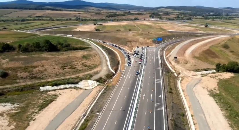 Több éves csúszás után fontos erdélyi autópályát adtak át - videó