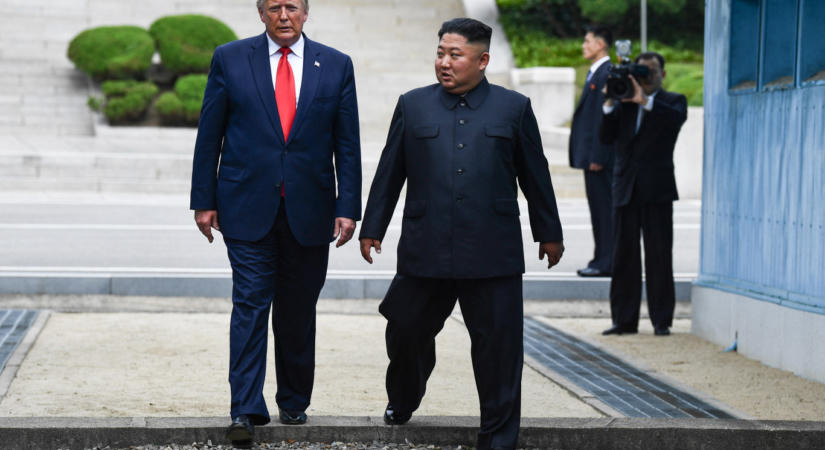 Trump az észak-koreai diktátorral való jó kapcsolatára hivatkozva csökkenti a Dél-Koreával közös hadgyakorlatokat