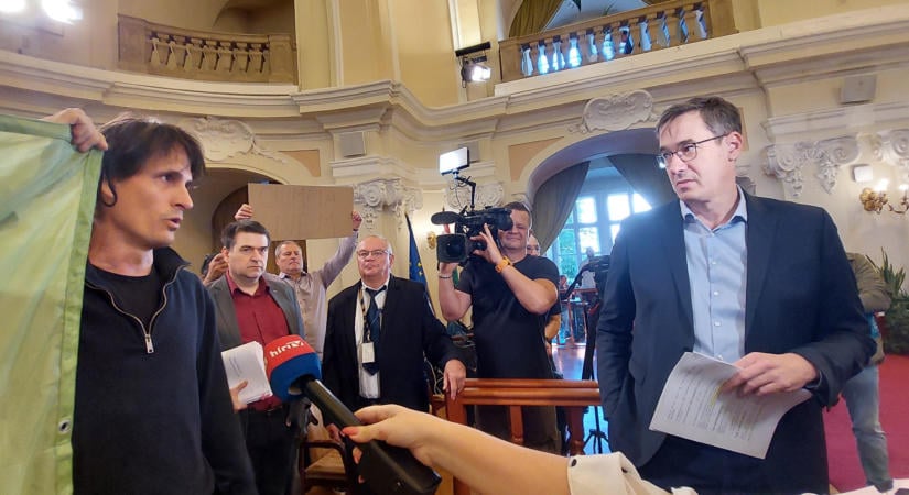 A Tisza-kormányt bíráló Ligetvédők tiltakozásával kezdődött a Fővárosi Közgyűlés