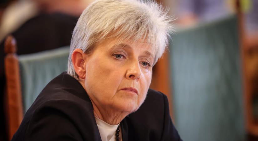 Rétvári Bence: Lannert Judit férje a Debreceni Egyetemet fenntartó kekva vagyonellenőreként 57 millió forintot kapott