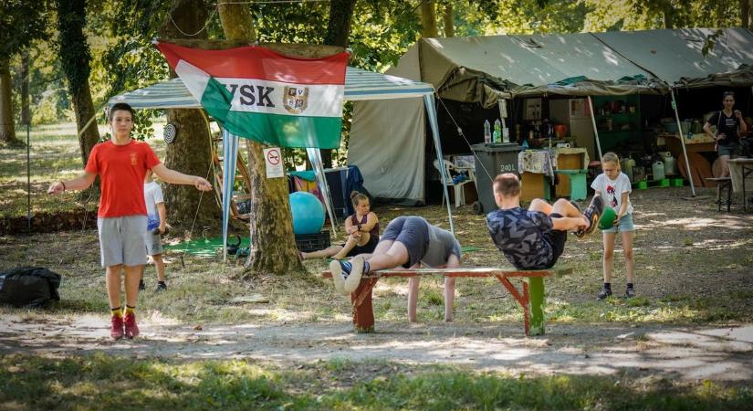 Tábort bontottak, de folytatják a kemény munkát