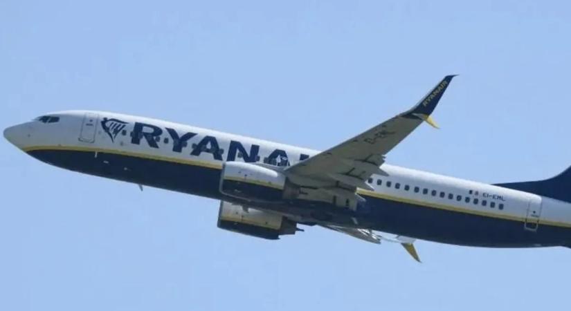 Magyar orvos mentette meg egy utas életét a Ryanair fedélzetén