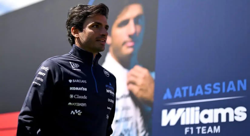 „Ne legyetek szégyellősek!” – Carlos Sainz reggeli rutinjával videóban üzent férfitársainak