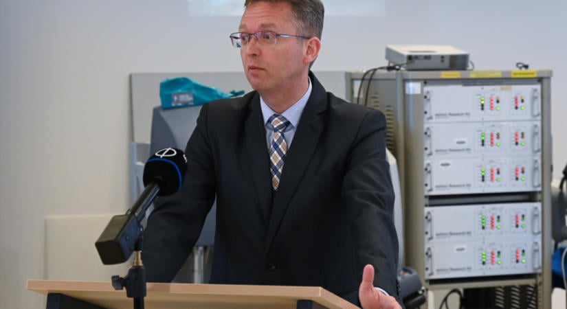Kevesen tudják: ez Hankó Balázs eredeti végzettsége, ennyit lehet ma keresni a szakmában