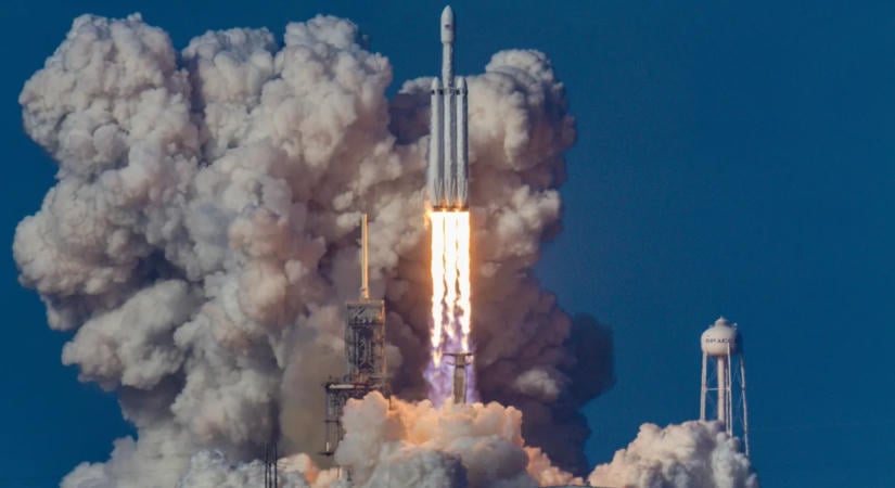 Sikeresen fellőtték a SpaceX újabb űrhajóját, négy űrhajós tart a Nemzetközi Űrállomásra