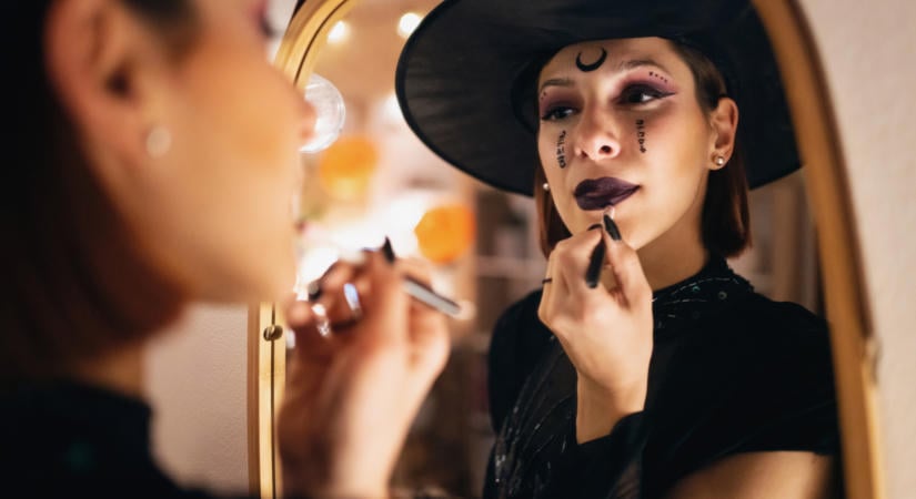 5 hátborzongatóan szép köröm halloweenra, ami sötét romantikát csempész az őszbe