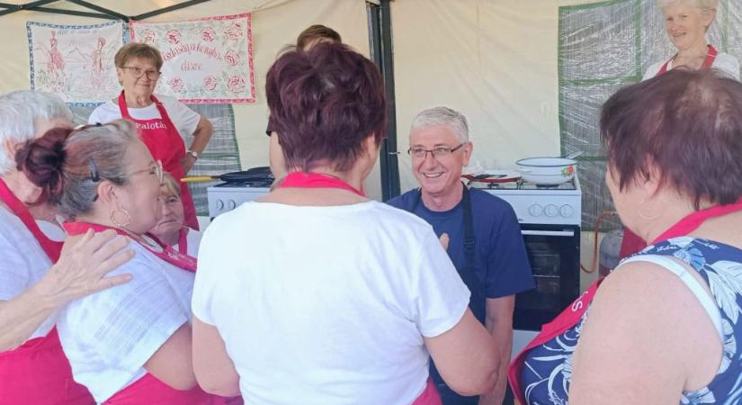 Gyurcsány Ferenc új barátnőjével jelent meg a palotási halfesztiválon