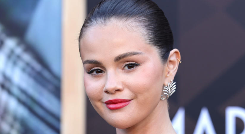 Felejtsd el a bőrnadrágot: Selena Gomez szerint ezt viseljük idén ősszel