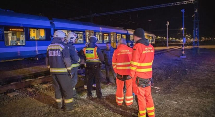 Vonat gázolt a pécsi vonalon, elhunyt az idős férfi