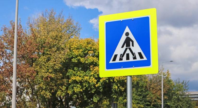 8 KRESZ-kérdés, amit gyalogosként ismerned kell: kivel szemben nincs elsőbbséged a zebrán?