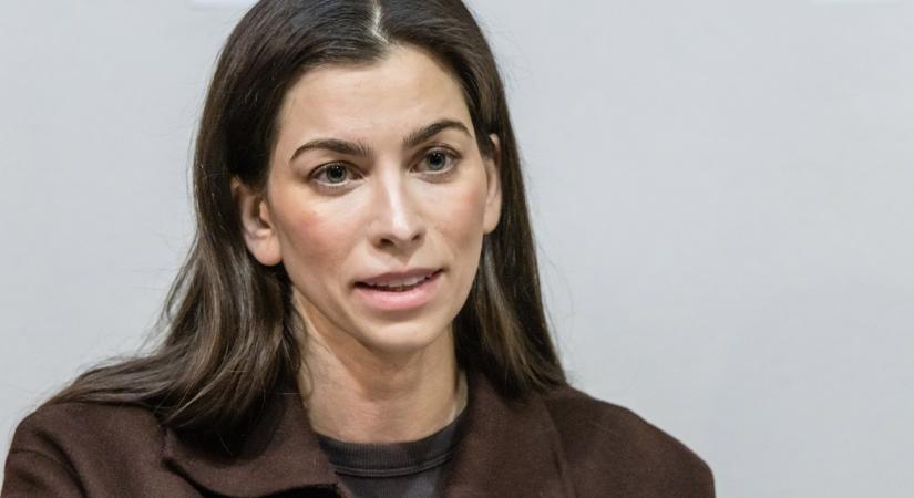 Nem is gondolnád, mennyibe kerül Szentkirályi Alexandra parlamentben viselt ruhája!
