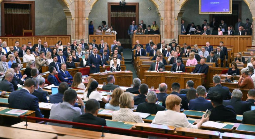 Kedden a megválasztása után esküt tesz és beszédet mond az új köztársasági elnök