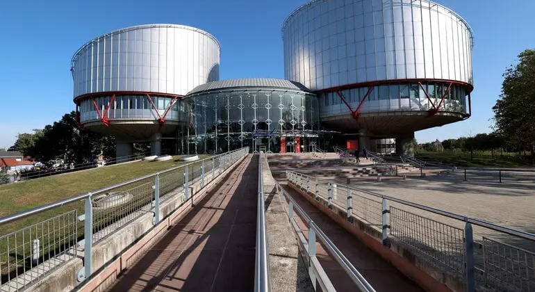 Egy donyecki nő panaszt nyújtott be az EJEB-hez, amiért a fegyveres erők 2014-ben lerombolták a lakását. Strasbourg az ukrán bíróságokhoz irányította a nőt