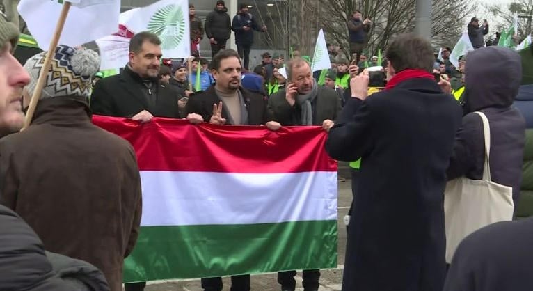 Telex: Az agrárkamara napidíjat fizetett a gazdáknak, akik az EU-döntések ellen tüntettek