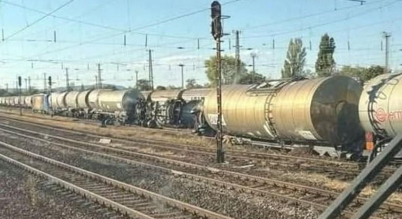Figyelem! Kisiklott és felborult egy vonat több kocsija, óriási változások a miskolci vonalon!
