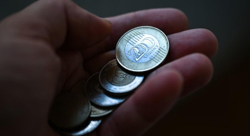 Kapott egy pofont a forint a dollártól, de az eurónál sem túl rózsás a helyzet