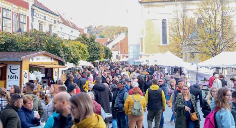 DESH koncert, Orsolya-napi vásár és falusi disznótor: ezen a hétvégén is lesz miért kimozdulni Vasban