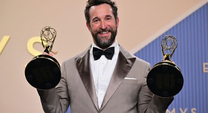 Seggeket is mutassatok! - váratlan helyről kapott felszólítást Noah Wyle