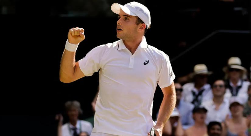 Folyamatosan vérzik az orra, franciából brit lett, de nem ezért ő Wimbledon legnagyobb szenzációja