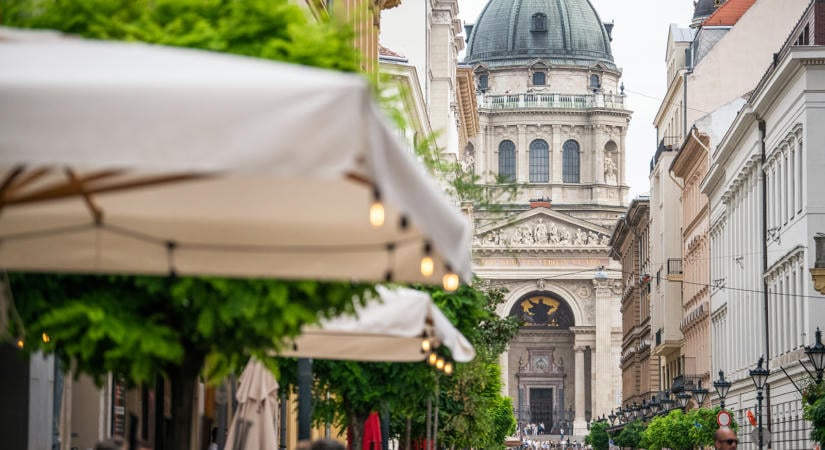 Rekordszámú turista érkezik, mégis sorra tűnnek el a magyar vendéglátóhelyek