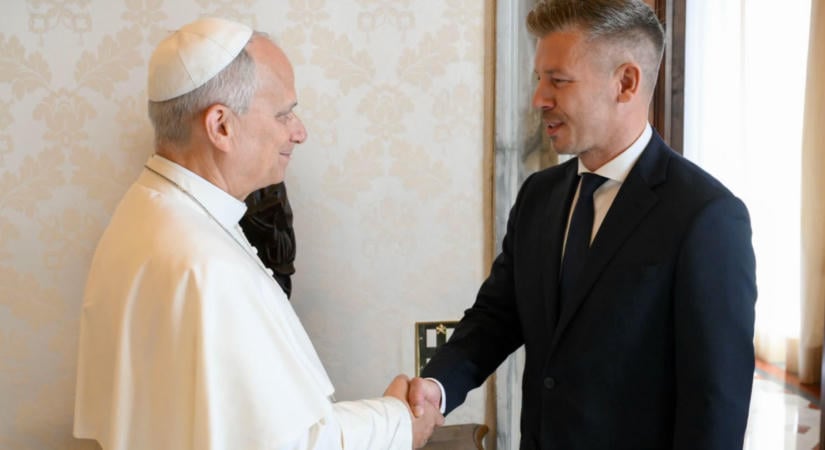 Négyszemközt tárgyalt a pápával Magyar Péter, különleges kéréssel fordult XIV. Leóhoz