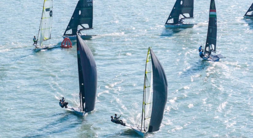 Rendkívüli kezdés Alsóörsön – három futammal indult a 49er Hungarian Championship & 49er Open Series!