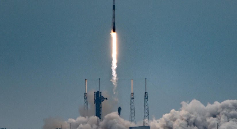 Rekordsebességgel döngeti a mellét a NASA, az oroszok meg csak röhögnek a markukba