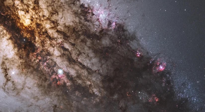 Magyar kutatók bizonyították a galaxisokból kilökődő fekete lyukak létezését