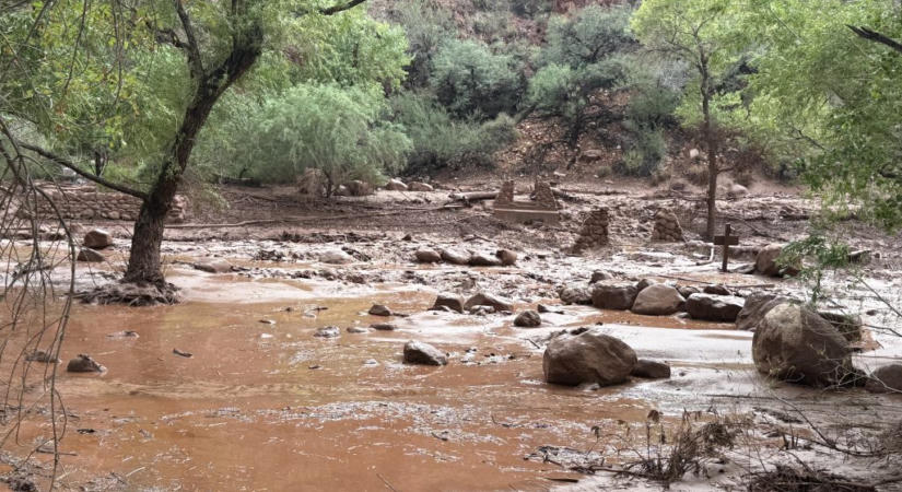 15 turista eltűnt, miután villámárvíz sújtotta a Grand Canyont