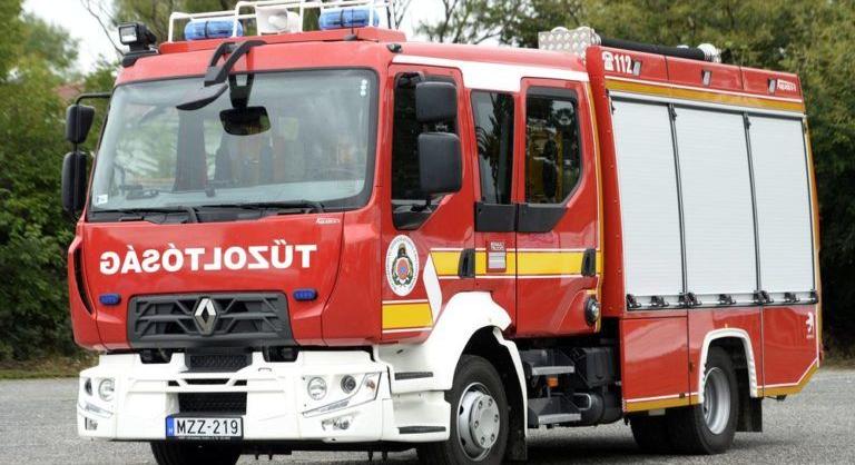 Földgáz nyomásszabályzó kerítésének ütközött egy autó a Vezér utcán