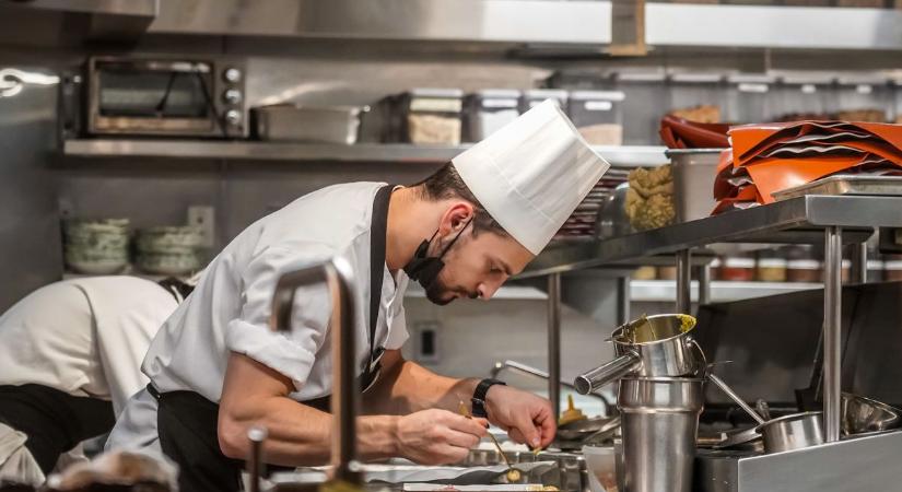 A felszolgált étel miatt kerül börtönbe egy 2 Michelin-csillagos séf: illegális dolgot tett a tányérra