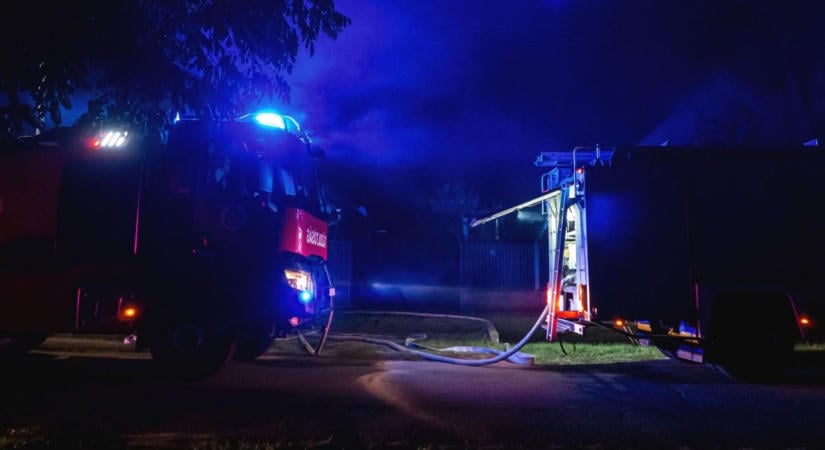 Kigyulladt egy családi ház Vértesszőlősön, lakhatatlanná vált a felső szint