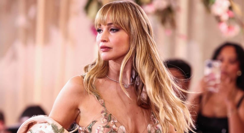 Jennifer Lawrence mellplasztikán esett át: elárulta, miért döntött a műtét mellett