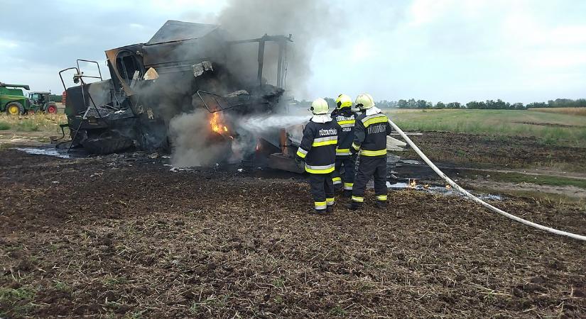 Pokoli tűz pusztított Kaposfőn: pillanatok alatt lángokba borult a kombájn és a traktor