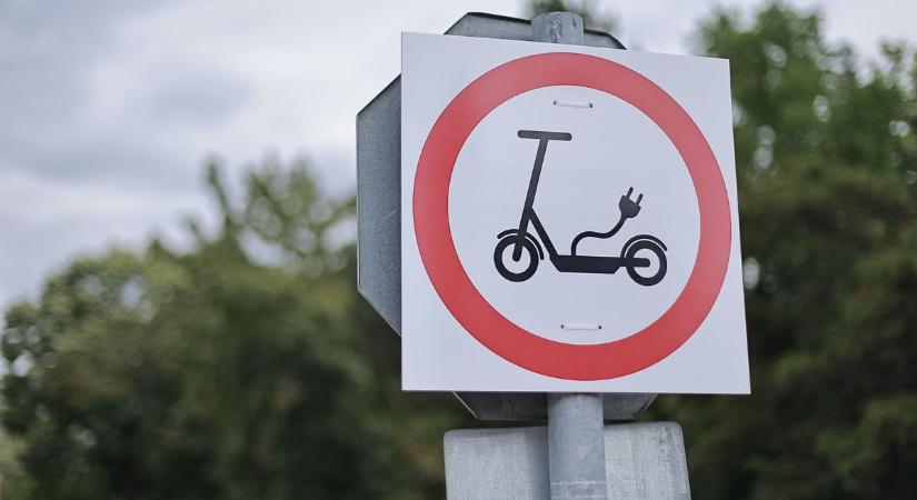 Nagy változás jöhet: a rollerekről és az autóelkobzásról is kikéri a véleményét a miniszter