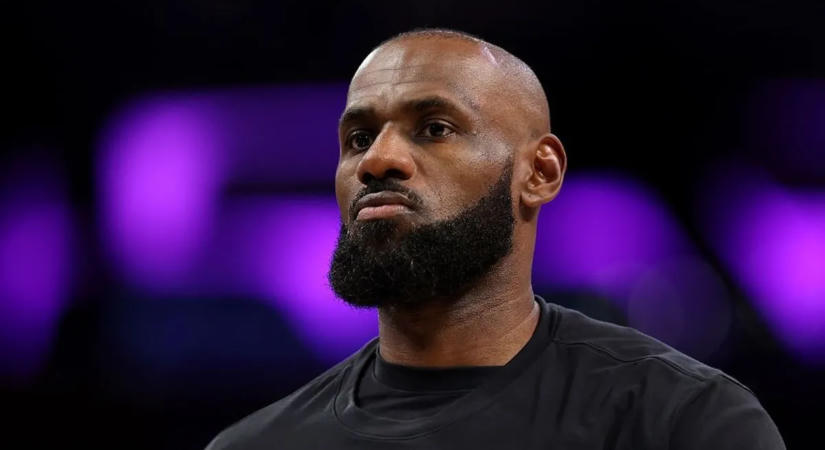 NBA: LeBron James új csapata a címvédő ellen kezdi meg az idényt