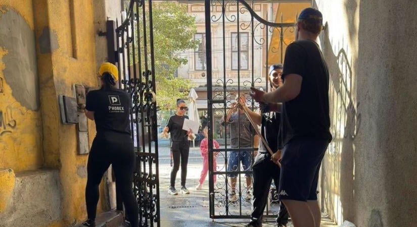 Több mint hetvenen fogtak össze Miskolc belvárosáért, ismét ecsetet ragadtak az önkéntesek - fotókkal, videóval