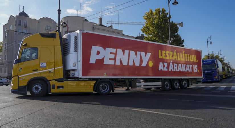 13 tonna adománnyal szelte át a fővárost a PENNY kamionja