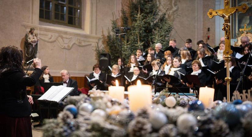 Varázslatos karácsonyi koncert Polgárdiban