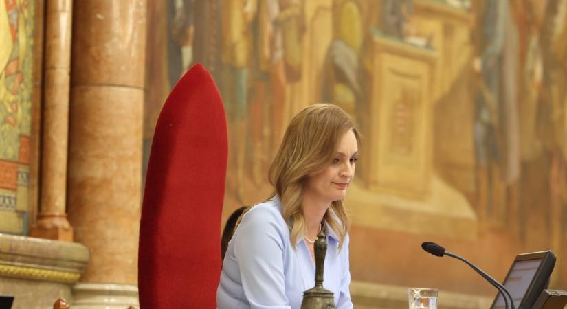 Személyeskedés és hangos bekiabálások zavarták meg Magyar Péter felszólalását