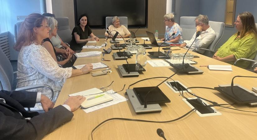 Alternatív iskolák képviselőivel egyeztetett Lannert Judit