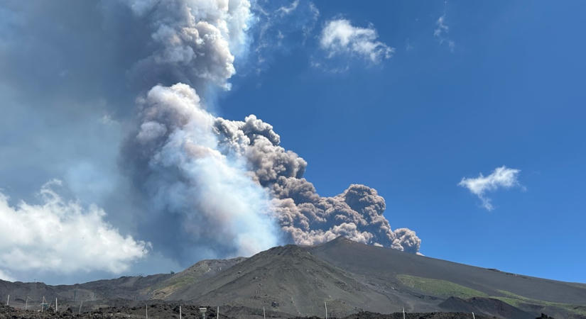 Megvan ki fizeti a költségeket, ha az Etna miatt Szicílián ragad