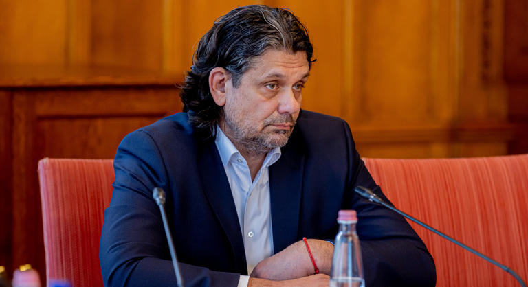 Deutsch Tamás reagált az Index cikkére, szerinte „b*sztatjuk” a posztjait