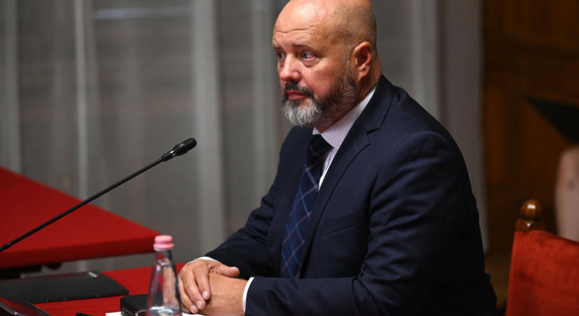 Sárvári tisztázatlan debreceni ügyeket emleget